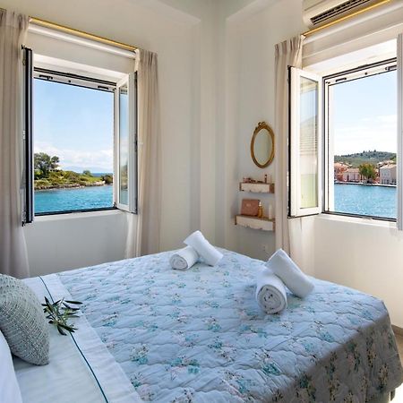 Sea Front Suite "Sea Tales" Gaios Bagian luar foto