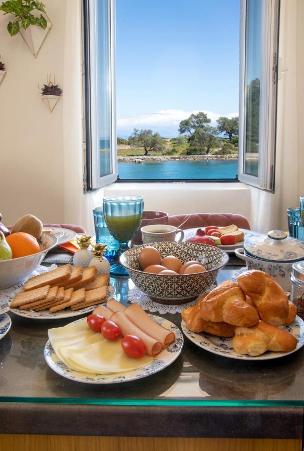 Sea Front Suite "Sea Tales" Gaios Bagian luar foto