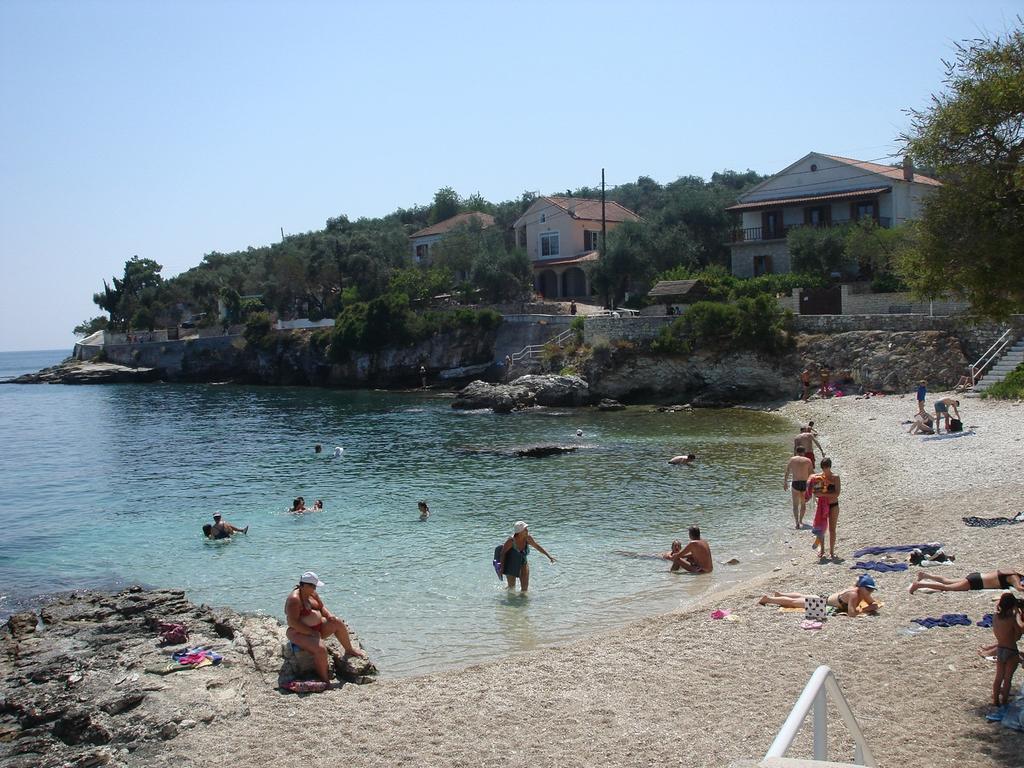Sea Front Suite "Sea Tales" Gaios Bagian luar foto