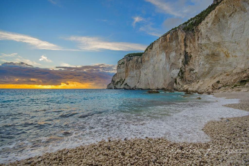 Sea Front Suite "Sea Tales" Gaios Bagian luar foto