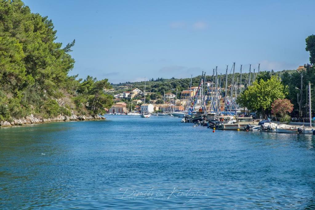 Sea Front Suite "Sea Tales" Gaios Bagian luar foto
